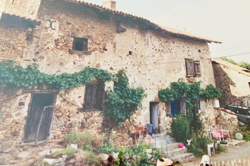 Het oude stenen huis in La Vallade, Frankrijk